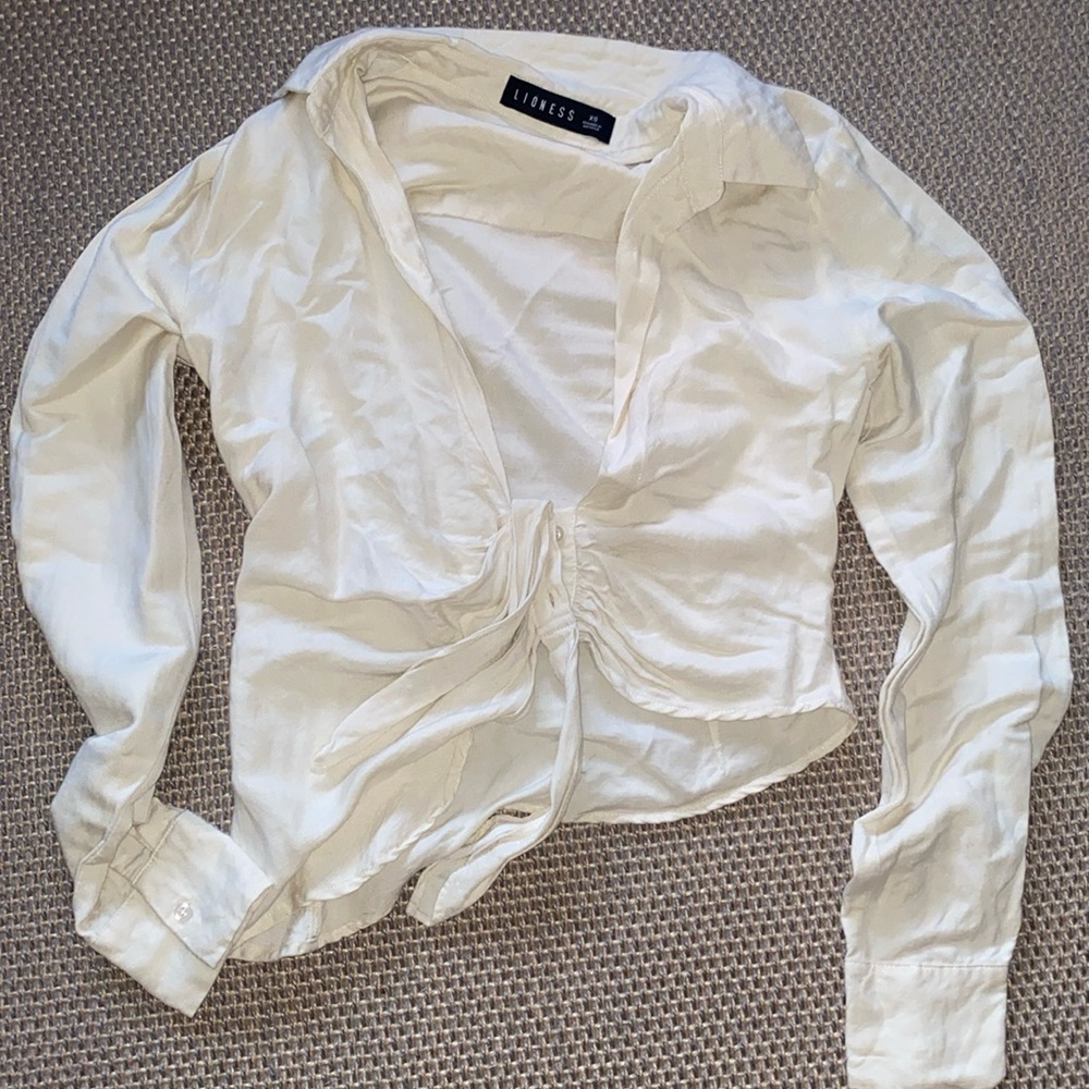 Lioness Linen deep Neck top